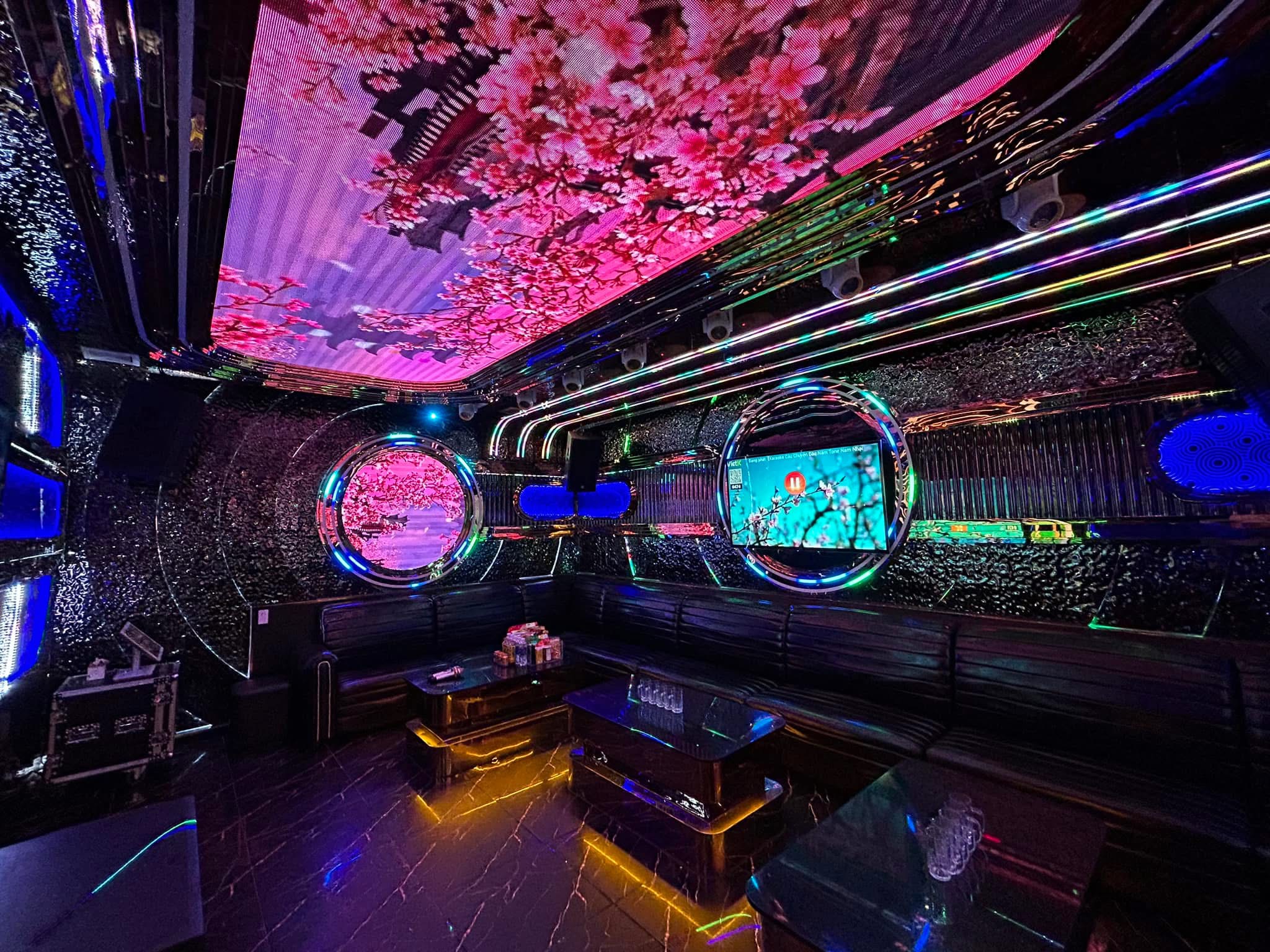 SẮC MÀU - KARAOKE - số 5 , PHẠM HUY THÔNG , HỒ NGỌC KHÁNH , BA ĐÌNH - Hà Nội - 0904558882