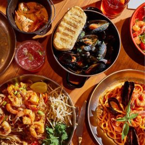 Quán Nhỏ - Quán nhậu Việt , phong cách thiết kế Hồng Kông - ngõ 11 Ngọc Khánh , Ba Đình , Hà Nội