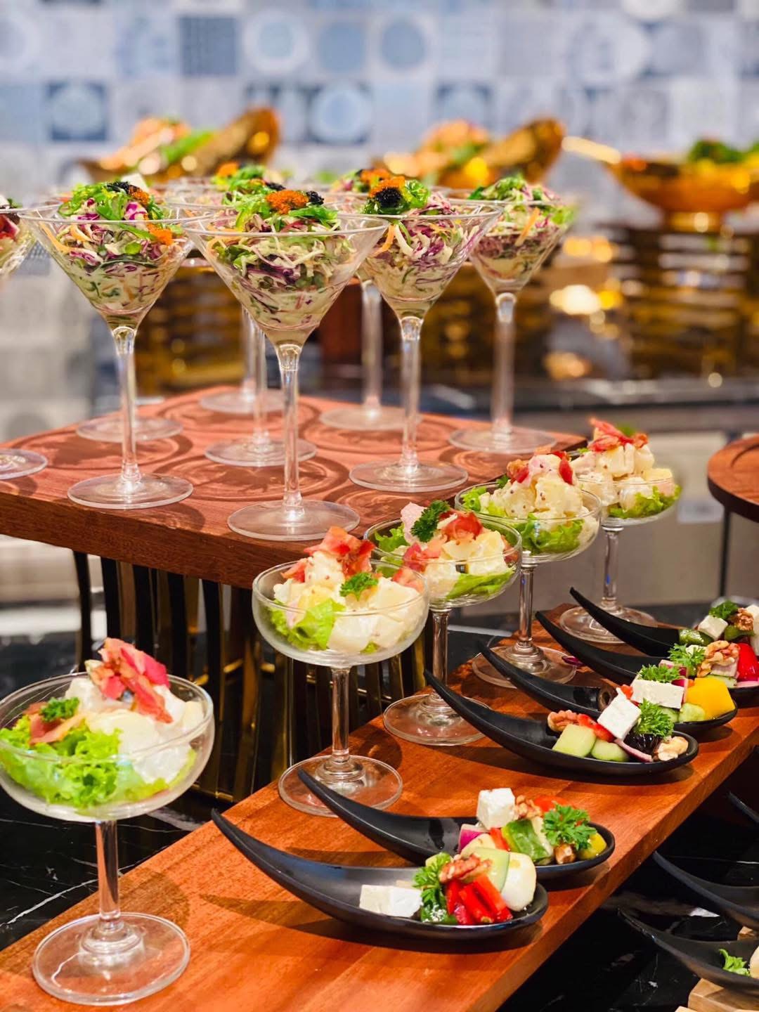 GOLDEN LAKE PALACE RESTAURANT - NHÀ HÀNG - Buffet - tại khách sạn dát vàng - ẩm thực Âu – Á - Tầng 3 , Khách sạn Dolce By Wyndham Hanoi Golden Lake , B7 Giảng Võ , Ba Đình , Hà Nội