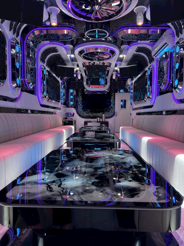 địa điểm {{ 24h }} Đặt Phòng Karaoke trên Đường Hồ Tùng Mậu Xuân Thủy (Cầu Giấy) Hà Nội, Crown Karaoke khu vực Hồ Tùng Mậu Cầu Giấy ( quán karaoke Hồ Tùng Mậu) 0934637776