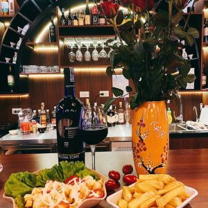 La Lune Rooftop & Beer - Tầng 6 - Tòa nhà Hà Thủy - 36 Hoàng Cầu - số 2 Mai Anh Tuấn, Chợ Dừa, Đống Đa, Hà Nội