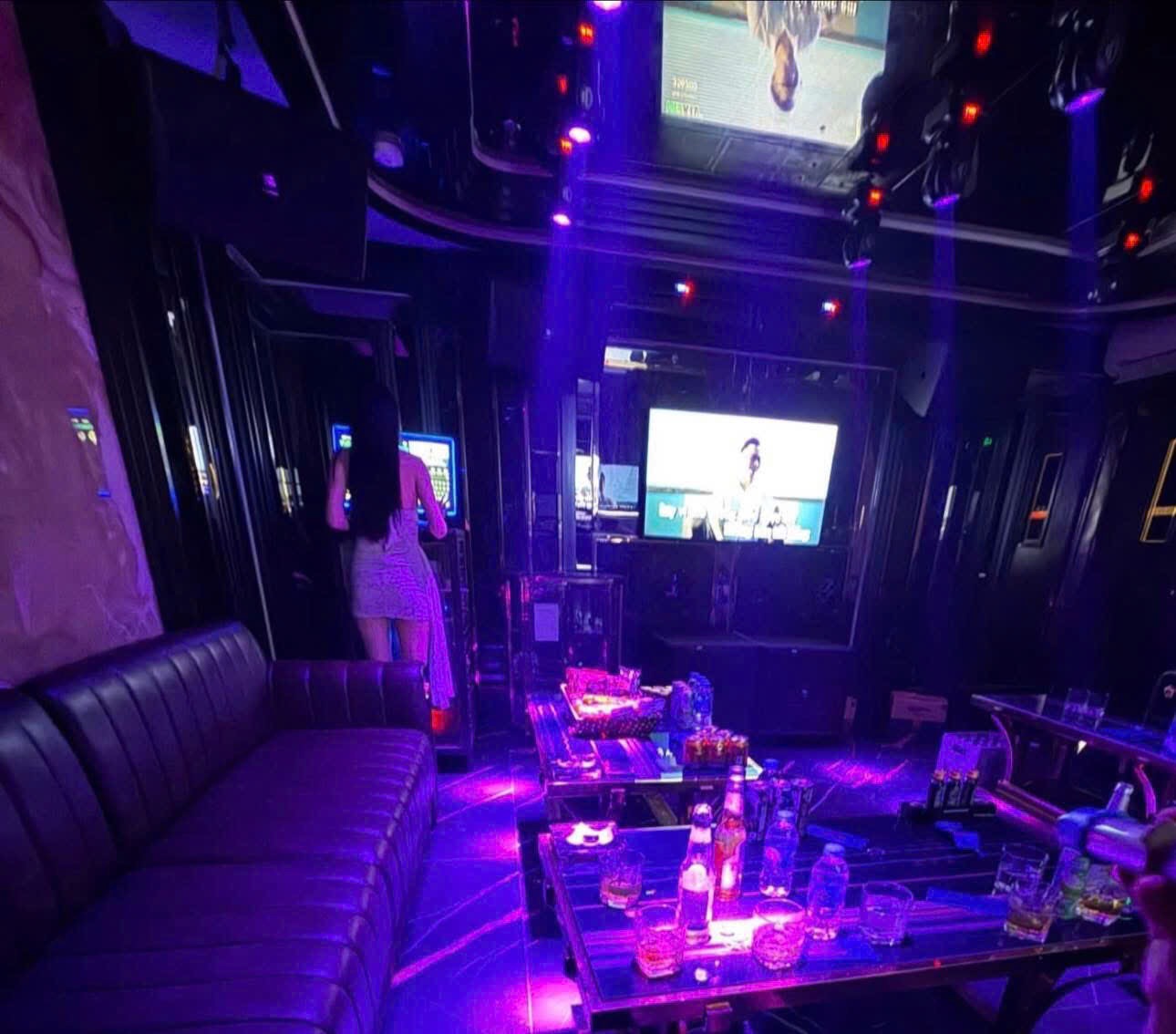 Karaoke - NEW KING - 188 Nguyễn Văn Tuyết - Đống Đa - Hà Nội @ 0949967786