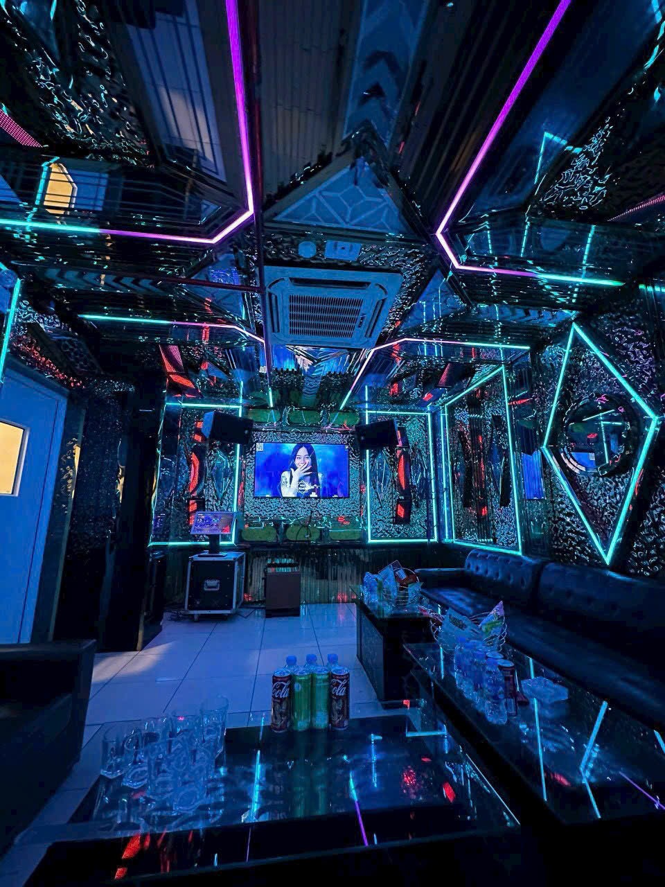 Limited Karaoke - 363 Phạm Ngũ Lão { Phường Phạm Ngũ Lão }{ Quận 1} TP Hồ Chí Minh
