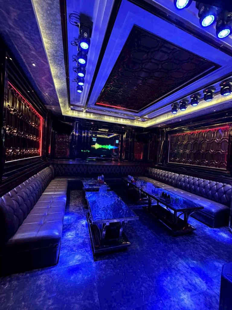 địa điểm {{ 24h }} Karaoke 72 Nguyễn Khang Yên Hòa Cầu Giấy Hà Nội. Wine 1976 Karaoke ( Quán Karaoke đường Nguyễn Khang ) 0934637776