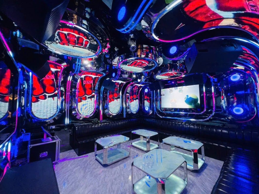 Karaoke Napoleon Số 8 Miếu Đầm Mễ Trì Hà Nội Phục vụ chu đáo có phòng hát lớn cho tiệc công ty sinh nhật 0933865553