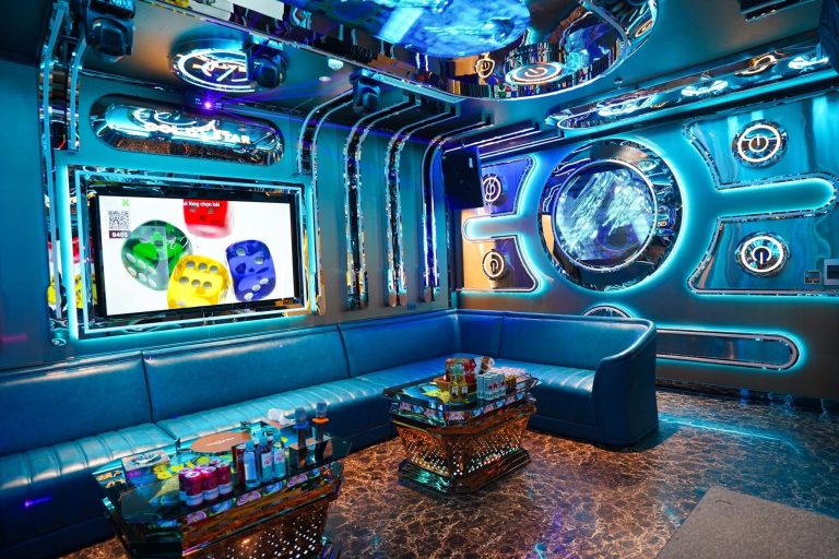 Quán TITAN KTV CLUB Karaoke 244 Võ Chí Công Tây Hồ Hà Nội Không gian VIP phù hợp cho các buổi tiệc tùng tiếp khách 0933865553
