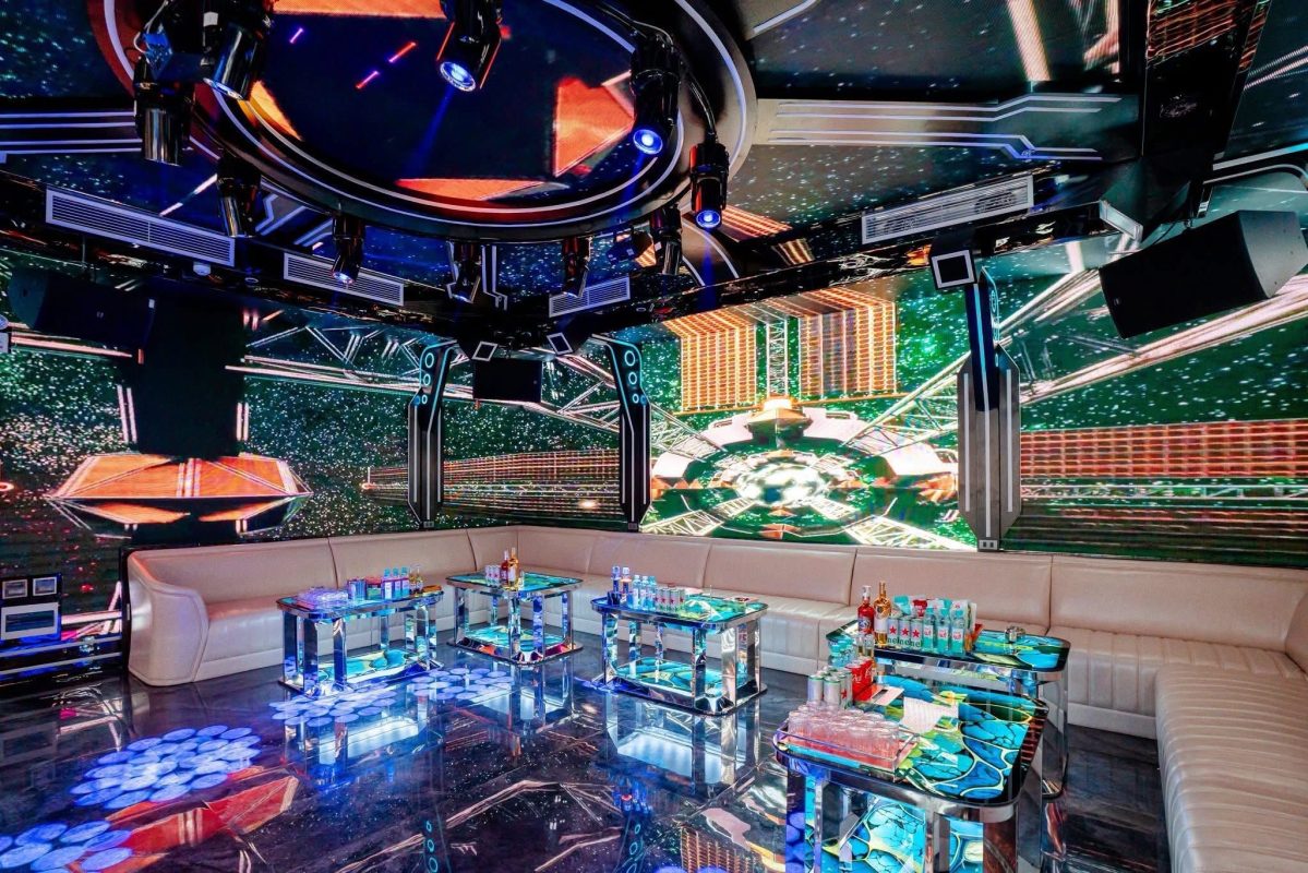 Quán Royal Club Karaoke 31 Nguyễn Khang ở Yên Hoà Cầu Giấy Hà Nội phòng đẹp sang trọng và âm thanh cao cấp nổi tiếng