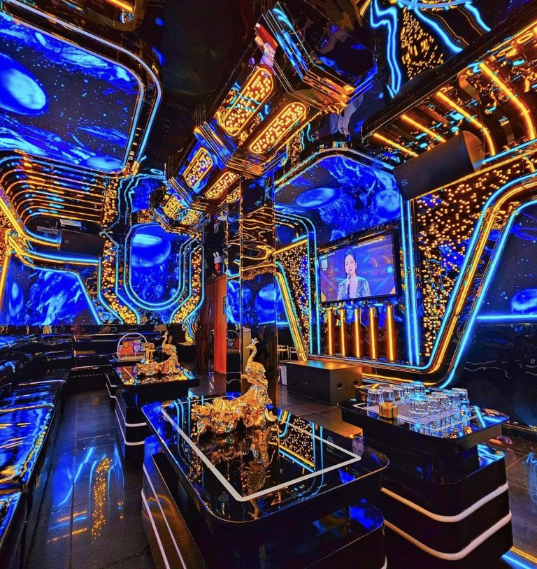 Quán The Pub & KTV KARAOKE Hà Nội View 47 NGHI TÀM Yên Phụ Tây Hồ Hà Nội nhân viên phục vụ tận tâm 0949967786