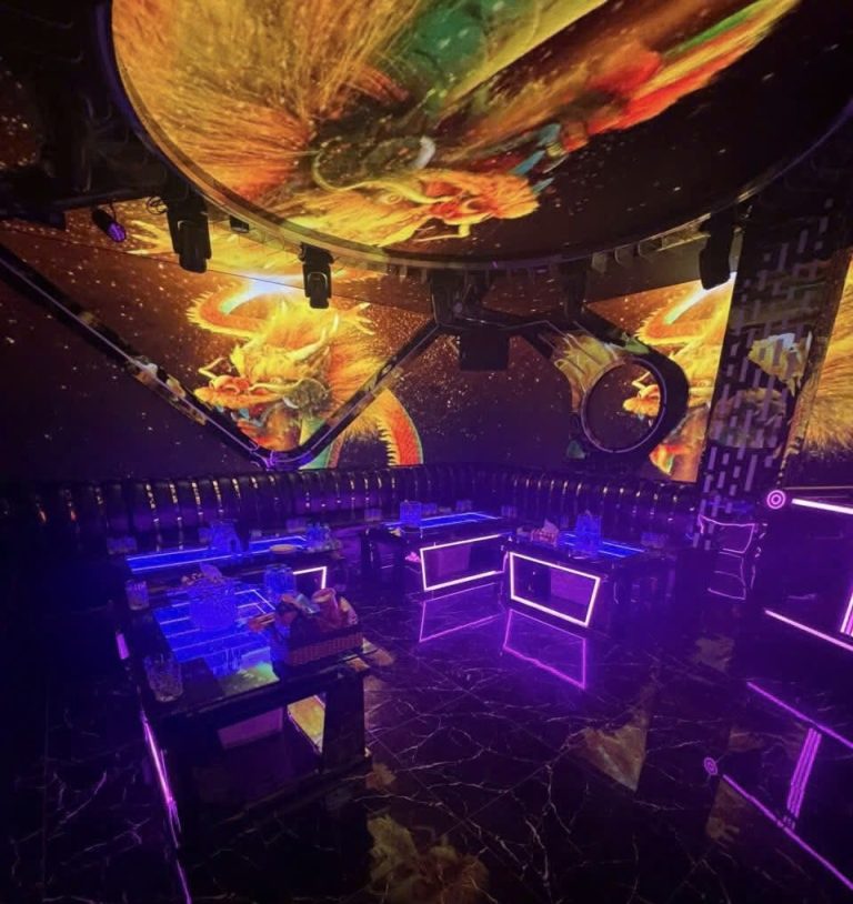 Quán TITAN KARAOKE 82 Trung Kính Yên Hoà Cầu Giấy Hà Nội trang trí lộng lẫy và dịch vụ chuyên nghiệp 0949967786