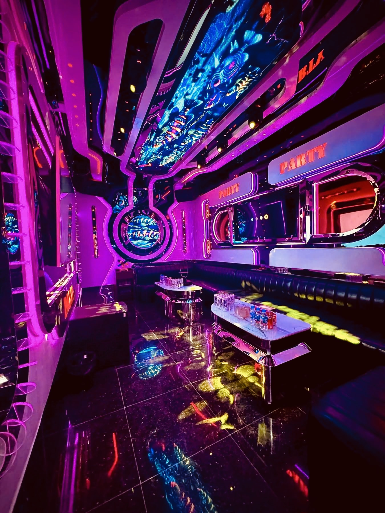 Quán - CON BÒ CƯỜI - Red Ox - KARAOKE { số } - 14 Phố Nguyễn Thị Định - Cầu Giấy - Hà Nội - thế giới karaoke Hàn Quốc 0949967786