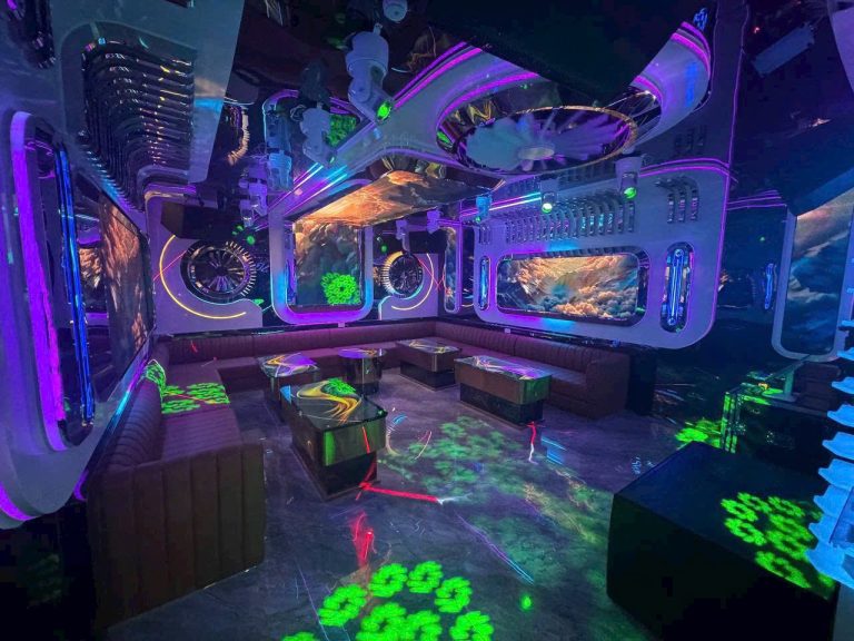 Quán KARAOKE LUCKY STAR – 346 PHAN VĂN TRỊ , Gò Vấp, Phường 11, Quận Bình Thạnh, TP. Hồ Chí Minh –  hệ thống âm thanh cực hay, phong cách phục vụ chuyên nghiệp.