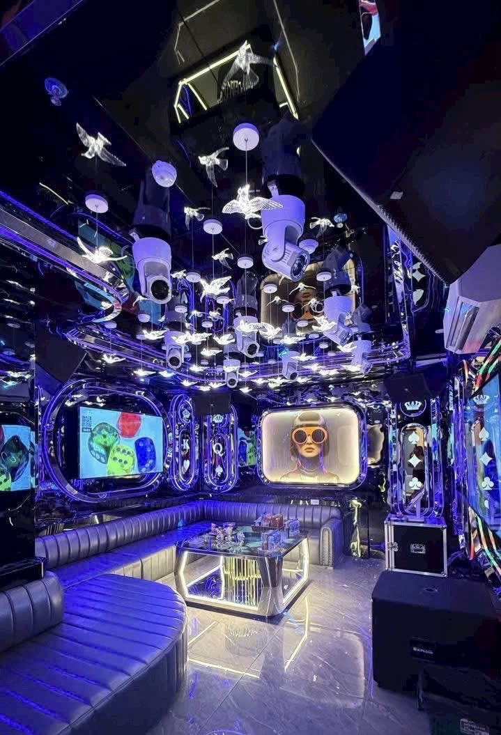 Quán - IONE - KARAOKE Club - 180 NGUYỄN TUÂN - Thanh Xuân - Hà Nội - giải trí cao cấp TÔI LÀ SỐ 1 - 0963259599