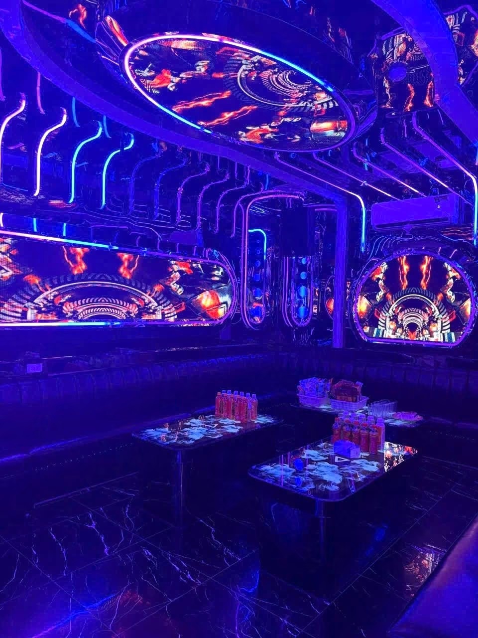 Quán Karaoke - The World - 408 Đường Trần Khát Chân - Hai Bà Trưng - Hà Nội - âm thanh hiện đại 0902935988