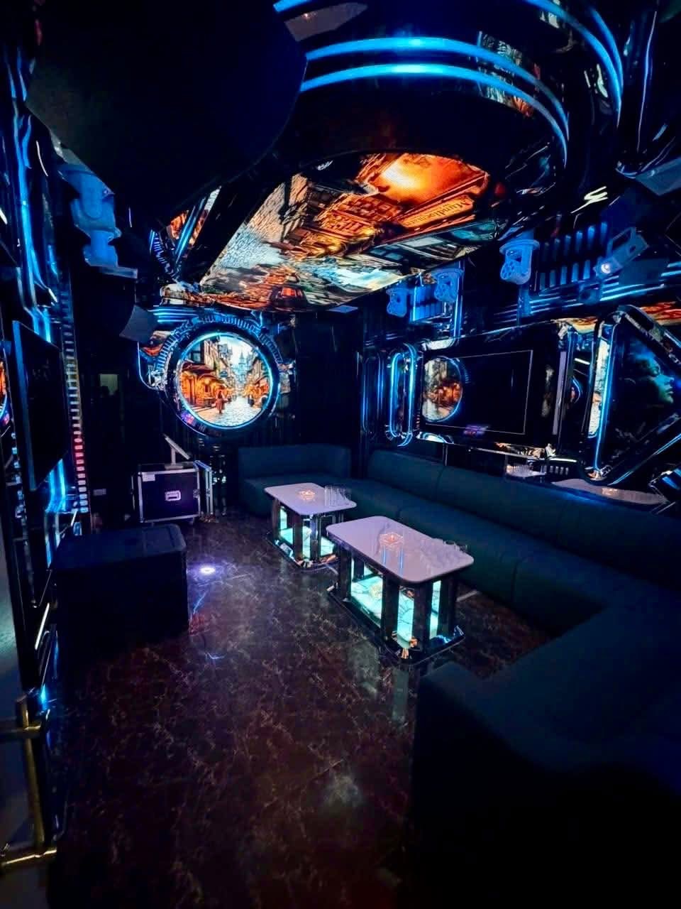 Quán Karaoke Nnice 230 / 113 Phan Xích Long - P. Cầu Kiệu TP. Hồ Chí Minh - phòng hát đa dạng, sang trọng, phù hợp với mọi lứa tuổi.