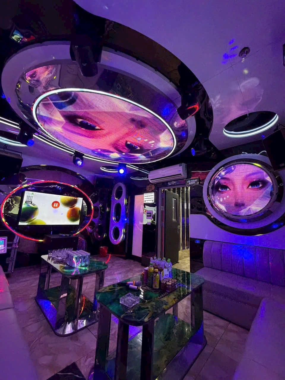 Quán GIẢI TRÍ - KARAOKE NỐT NHẠC VUI Toạ lạc tại : 293 Hoàng Văn Thụ, P.2, Quận Tân Bình, Tp Hồ Chí Minh - Trổ tài ca hát cùng dàn âm thanh cực đỉnh