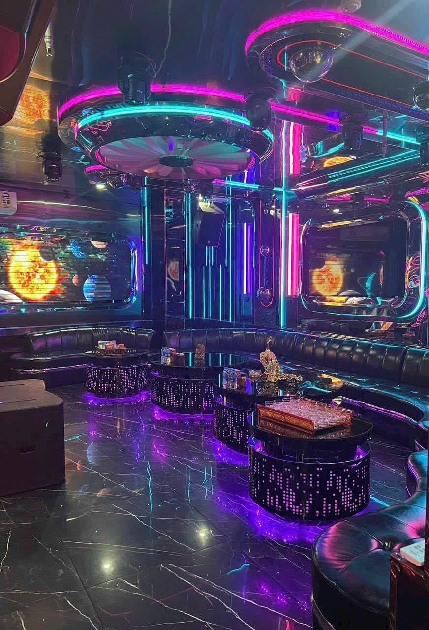 Giải Trí QUÁN - KARAOKE HOÀNG ĐẾ CAESARS - 64 Trần Não, St, An Khánh, Hồ Chí Minh - Phong cách đa dạng, không gian đẳng cấp