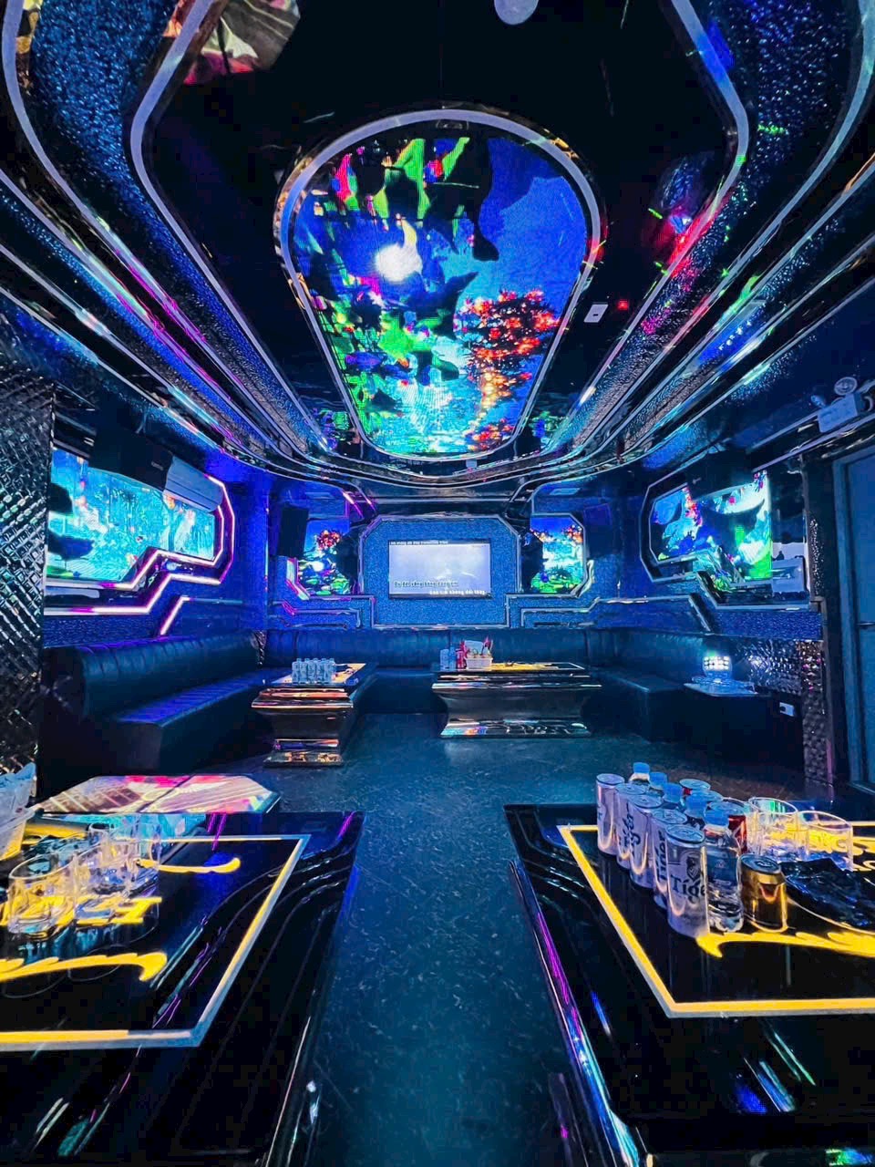 Quán Karaoke King Sài Gòn - 389 Nguyễn Văn Khối - Phường 8 - Quận Gò Vấp - Thông Tây Hội, Hồ Chí Minh - trang trí mang đậm đường nét quý phái theo lối vương giả của hoàng gia Châu Âu
