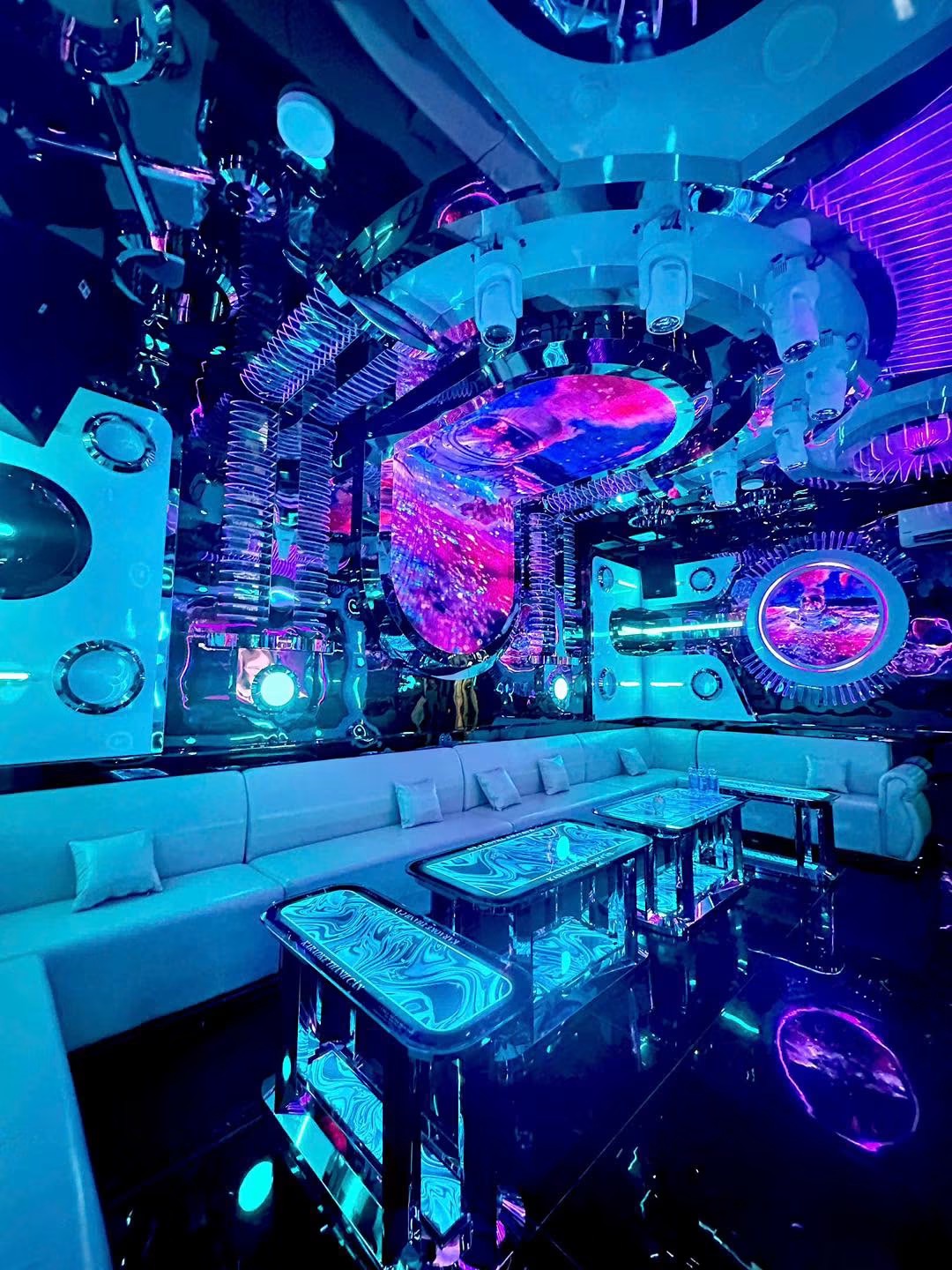 Quán { KTV } ROYAL - Karaoke - 21 Châu Long - Trúc Bạch - Ba Đình - Hà Nội 0945907887