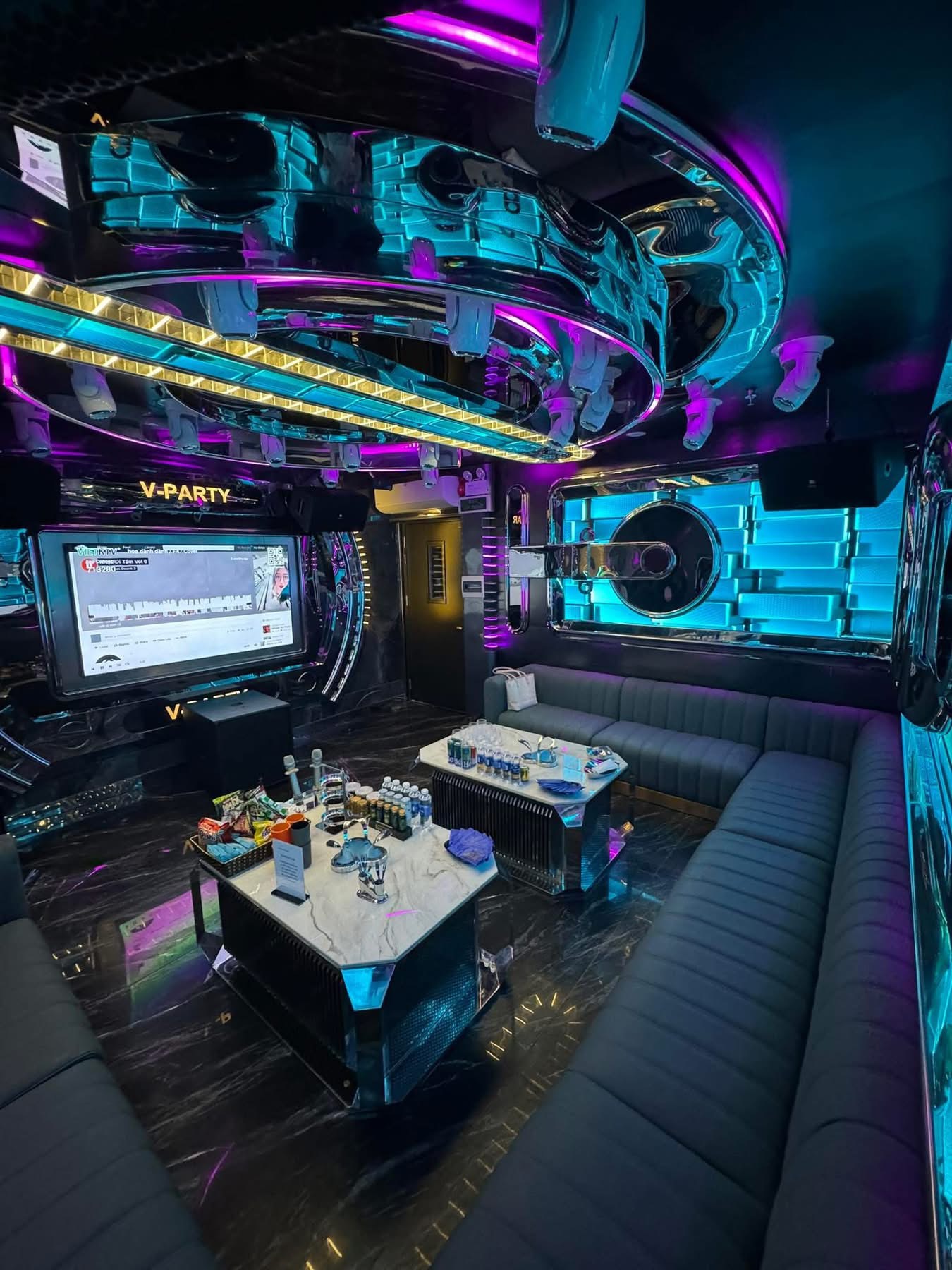 karaoke K . T { MONACO } trên đường Sư Vạn Hạnh, phường 12, quận 10 - 676 Sư Vạn Hạnh, Hòa Hưng, Hồ Chí Minh - Đối diện Vạn Hạnh Mall 361-363 Sư Vạn Hạnh. P12Q10. Kế bên Vạn Hạnh mall 0945907887