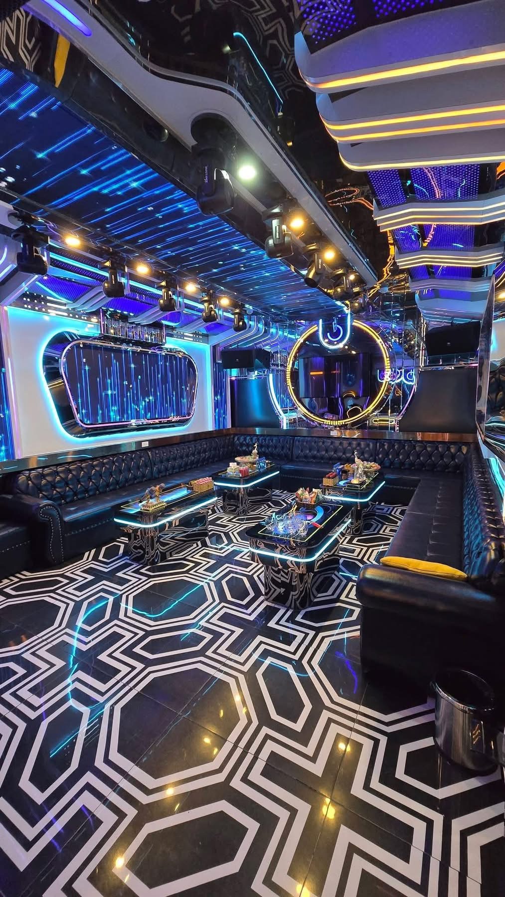 QUÁN ROME { CLUB } KARAOKE - ROME - 454 Trần Khát Chân - Hai Bà Trưng TẠI HÀ NỘI - Trải Nghiệm Giải Trí Đẳng Cấp Hotline 0945907887