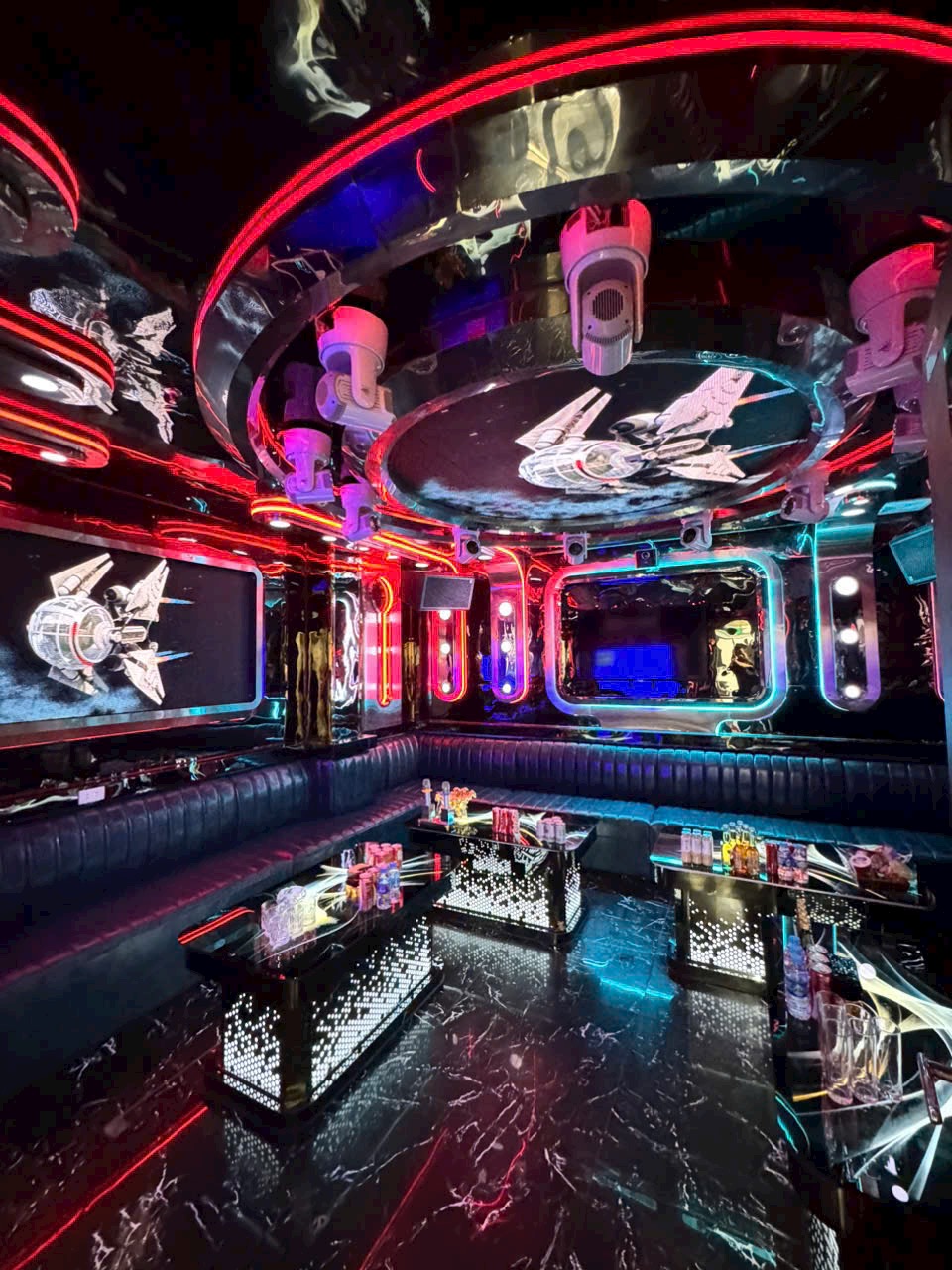 Quán Karaoke Crown - GALAXY - Số 182 Phố Trịnh Đình Cửu, Định Công, Định Công, Hà Nội 0949967786