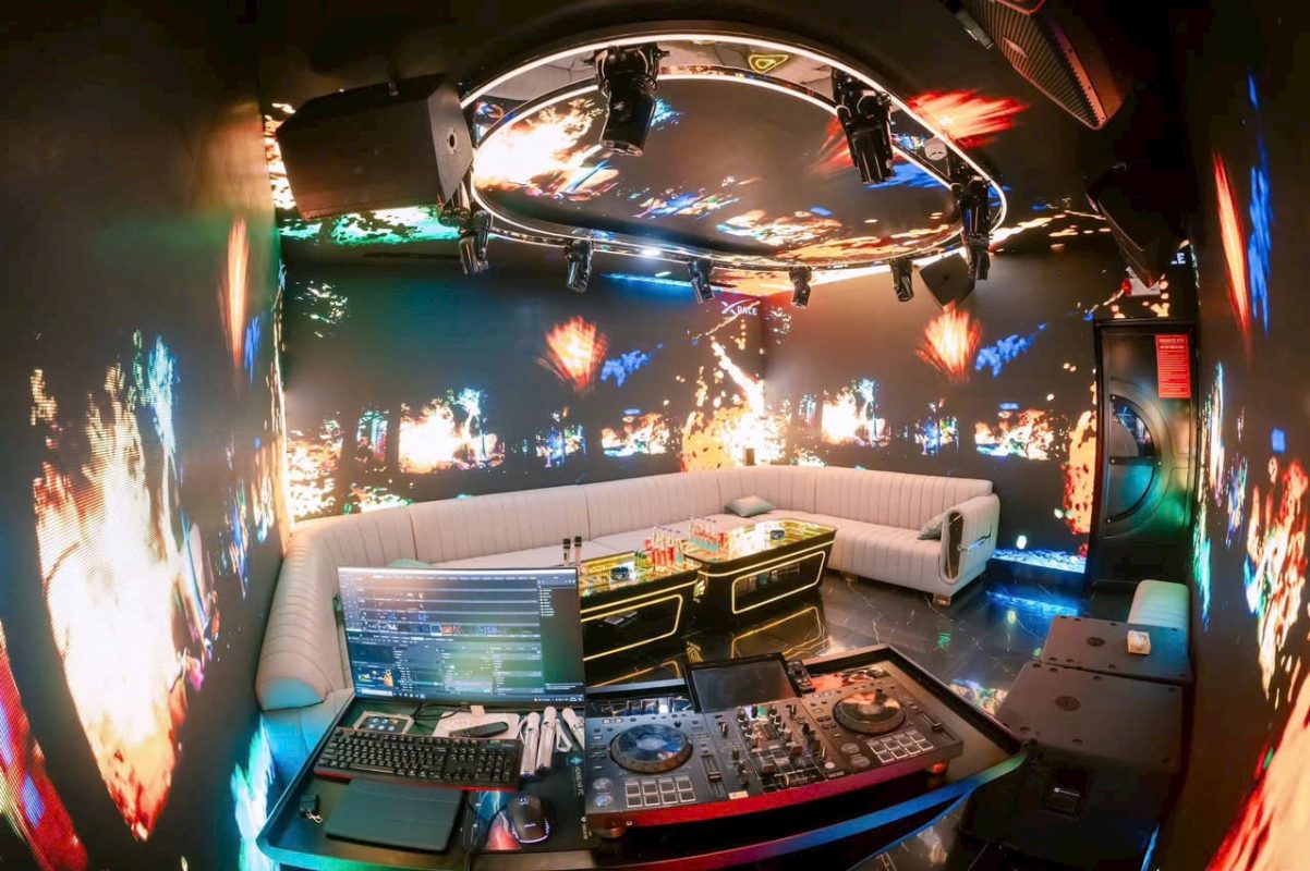COSMOS CLUB Quán Bar Club 21 Tràng Tiền Hoàn Kiếm Hà Nội &  giải trí nightlife thế hệ mới COSMOS – Frequency of the Night 21 Tràng Tiền 0949967786