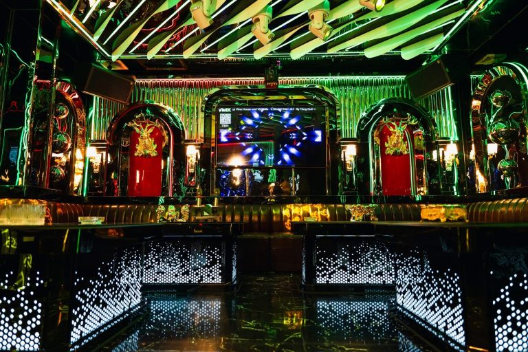 Giải Trí & Địa Điểm CLUB TIFFANY BUILDING , KARAOKE Số 88 phố Linh Lang, Phường Giảng Võ, TP Hà Nội, TỔ HỢP KARAOKE BAR