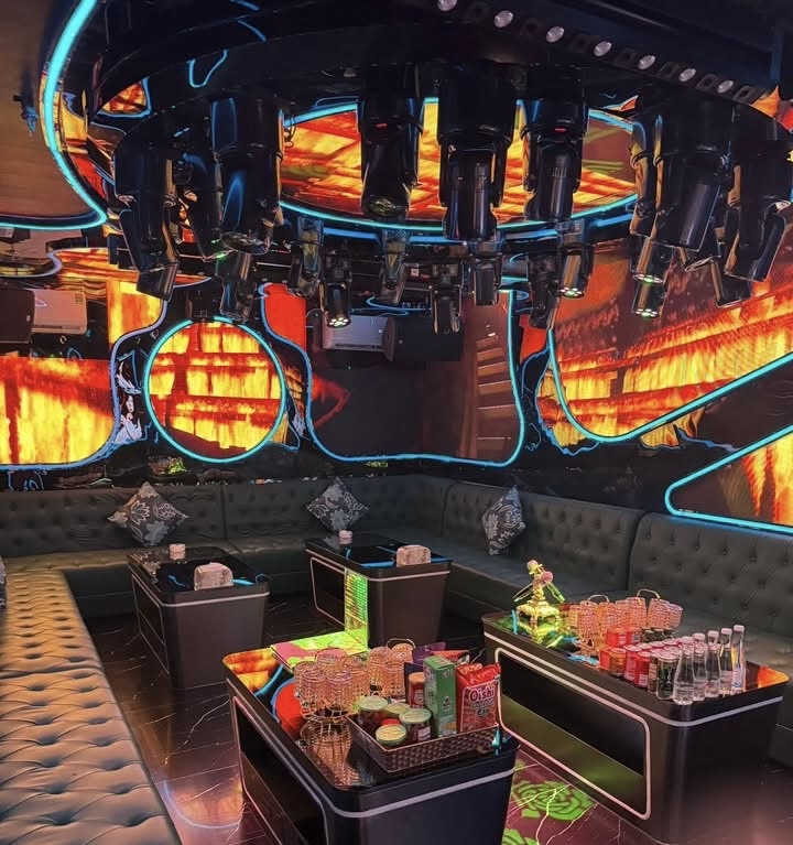 Karaoke SOL, Club - 172 Nguyễn Khánh Toàn, Quan Hoa, Cầu Giấy, TP, Hà Nội , 0902935988