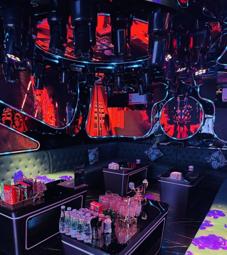 Quán Karaoke Hoàng Gia Royal Club – số 3 Nguyễn Thị Định, Trung Hòa, Yên Hòa, Cầu Giấy, TP, Hà Nội, 0902935988