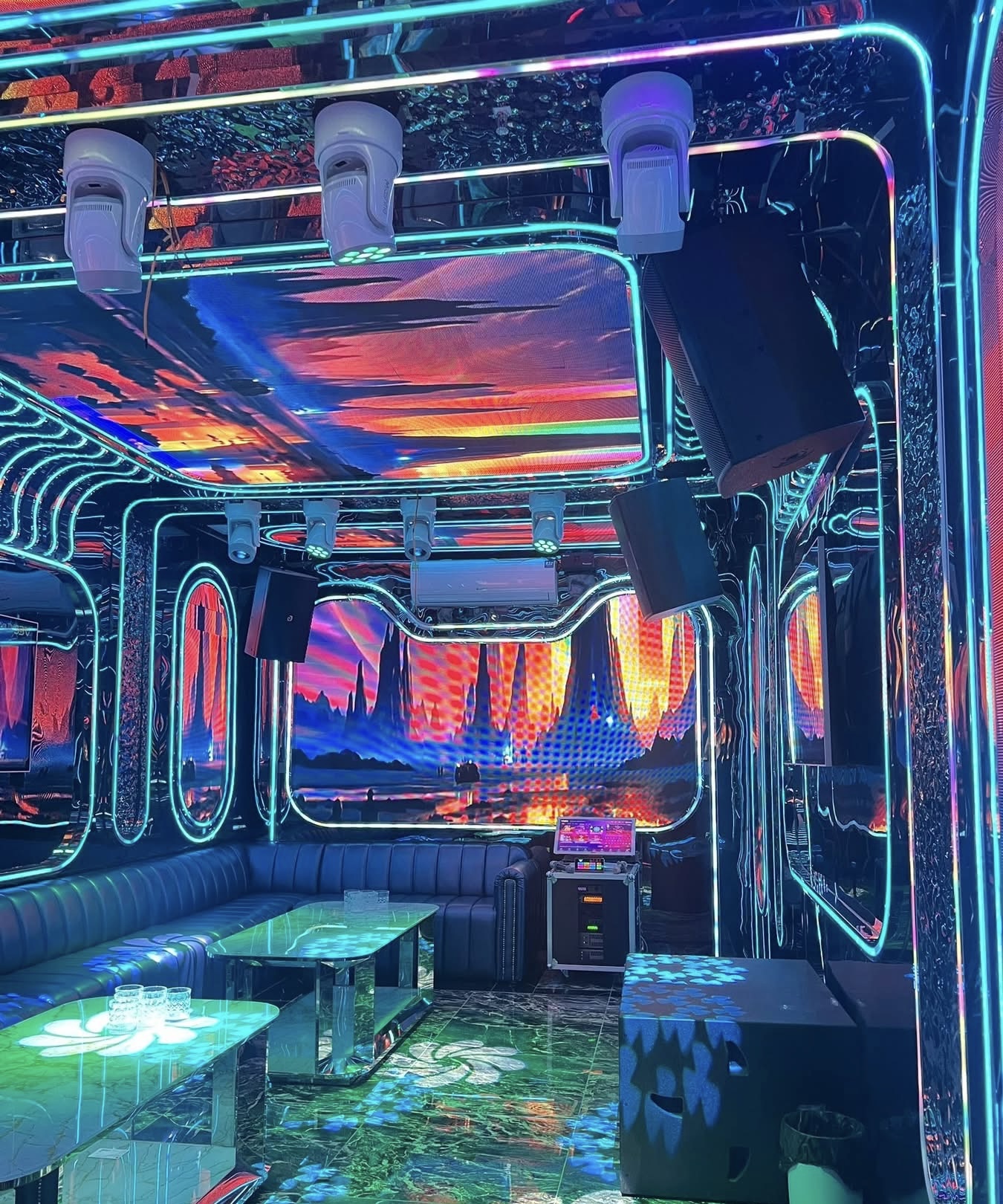 Karaoke Ngân Hà Club - 1C Trường Chinh, Thanh Xuân - Thành phố Hà Nội, 0902935988