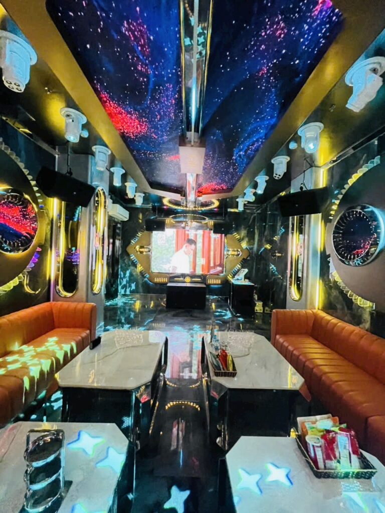 Quán CROWN Club, Karaoke – 180, 182 Phố Trịnh Đình Cửu – Định Công – Hoàng Mai – Hà Nội, 0902935988