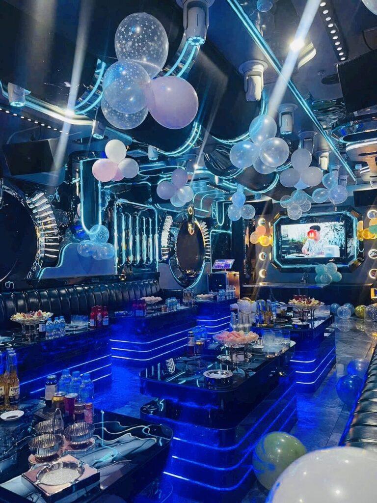Quán Blue Eyes Club Karaoke – 1 Vũ Thạnh – 183C Giảng Võ – Ô Chợ Dừa – Đống Đa – Hà Nội, 0902935988