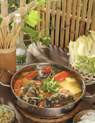 Chả cá Lăng Thung Cấm - 15 Ngô Thì Nhậm, Hai Bà Trưng, Hà Nội 